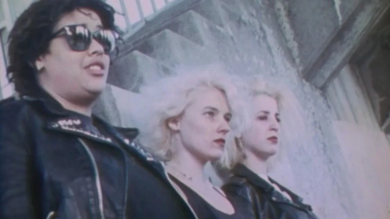 Desperate Teenage Lovedolls - 剧照