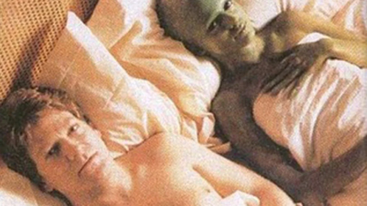 Alien Love Triangle - 剧照