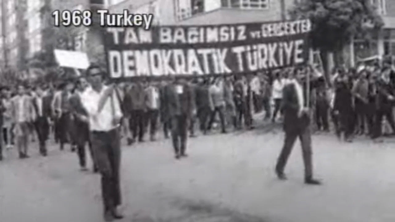 Devrimci Gen&ccedil;lik K&ouml;pr&uuml;s&uuml; - 剧照