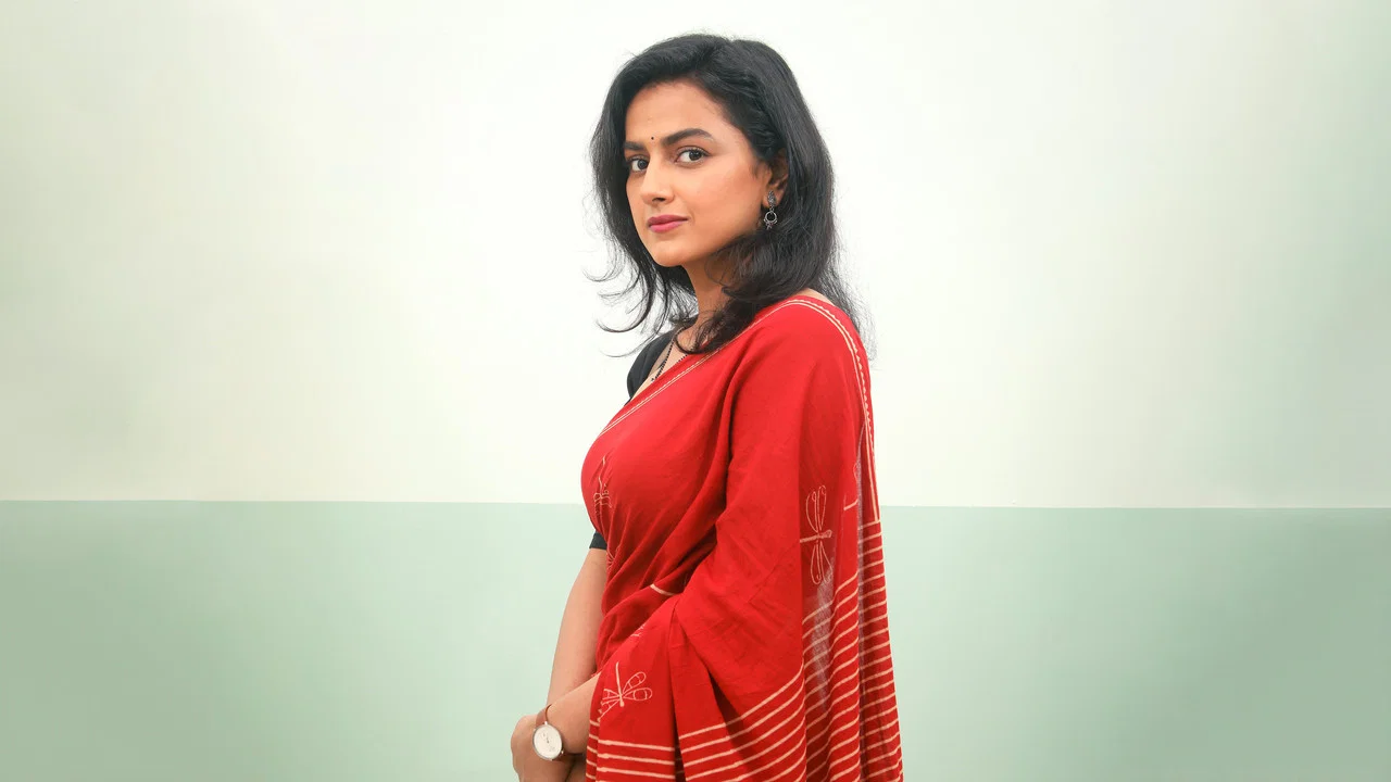 இறுகப்பற்று - 剧照
