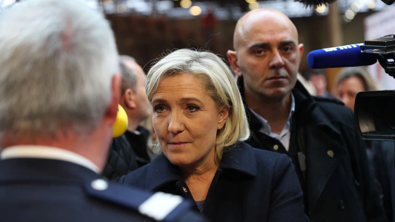 Marine le Pen, la derni&egrave;re marche ? - 剧照