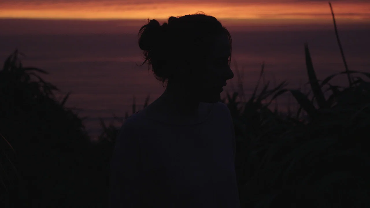 The Night That Holds You - 剧照