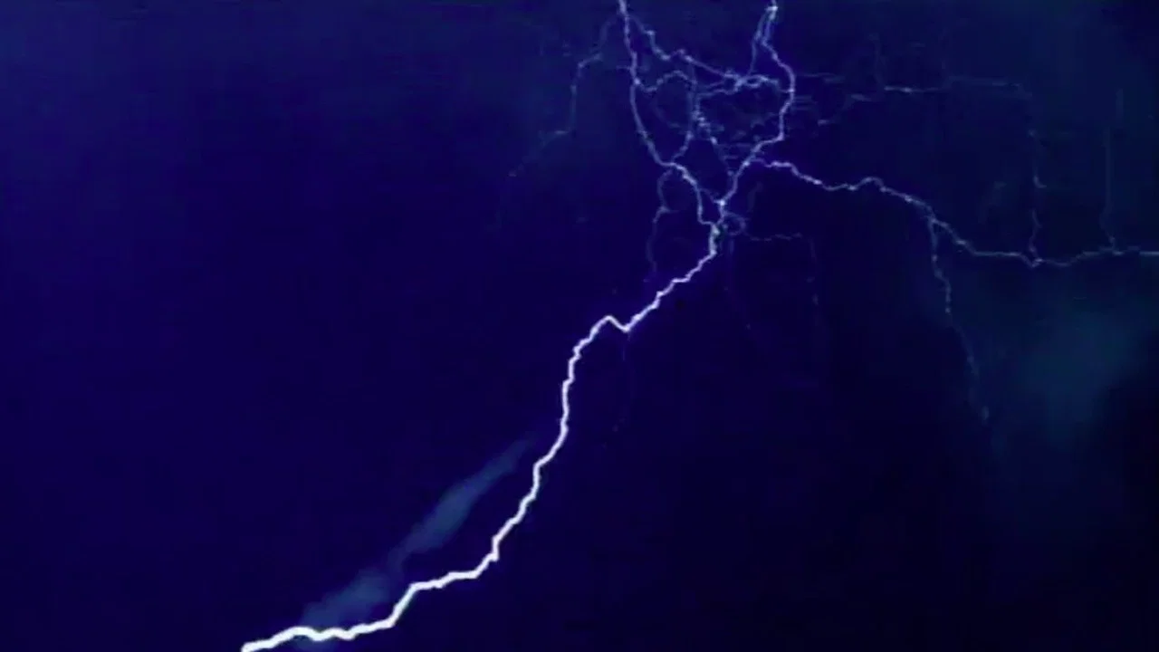 Lightning: Fire from the Sky - 剧照