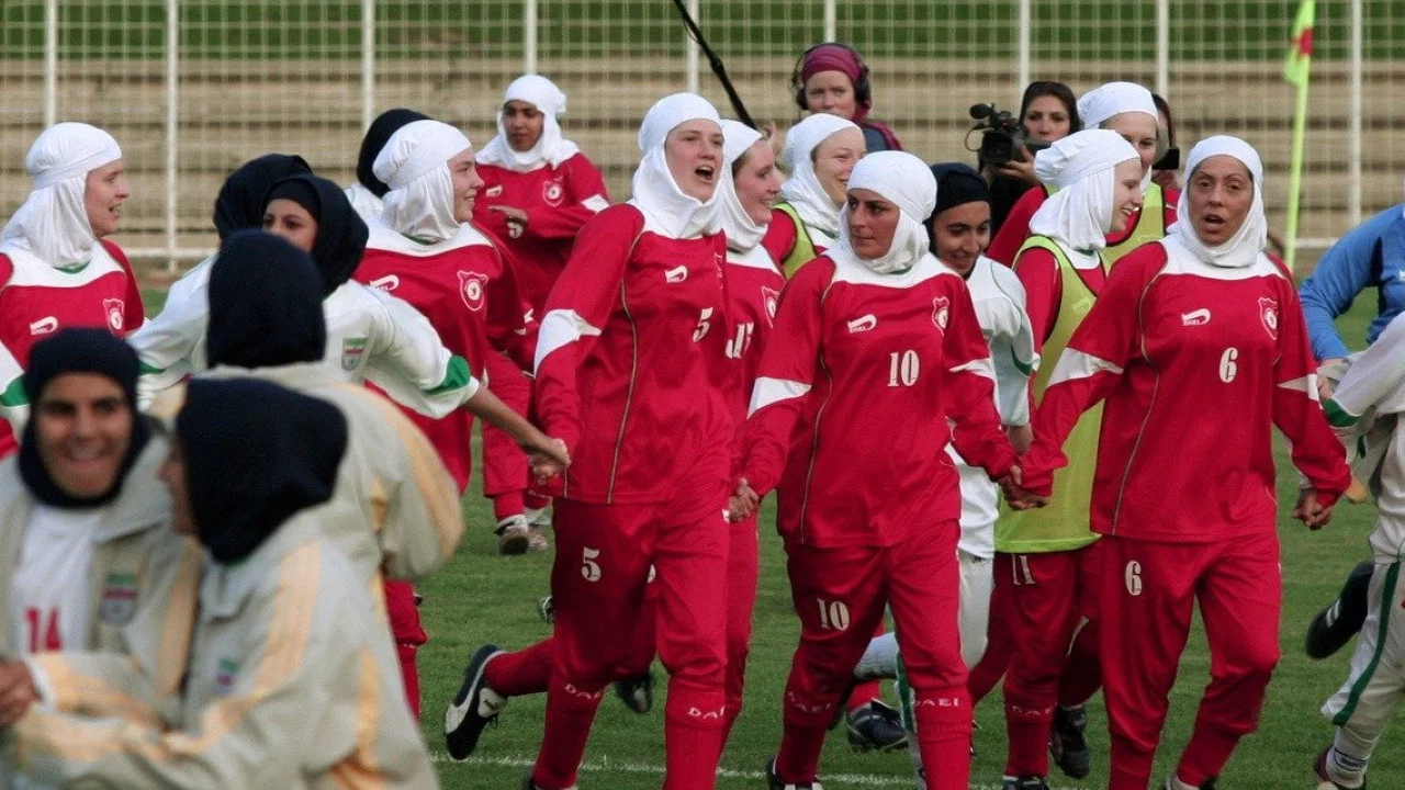 Football Under Cover - 剧照