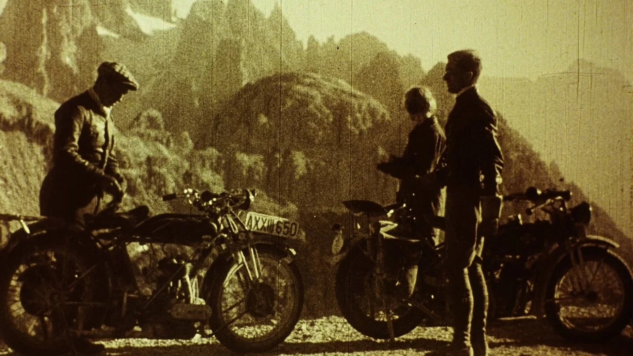 Mit dem Motorrad &uuml;ber die Wolken - 剧照