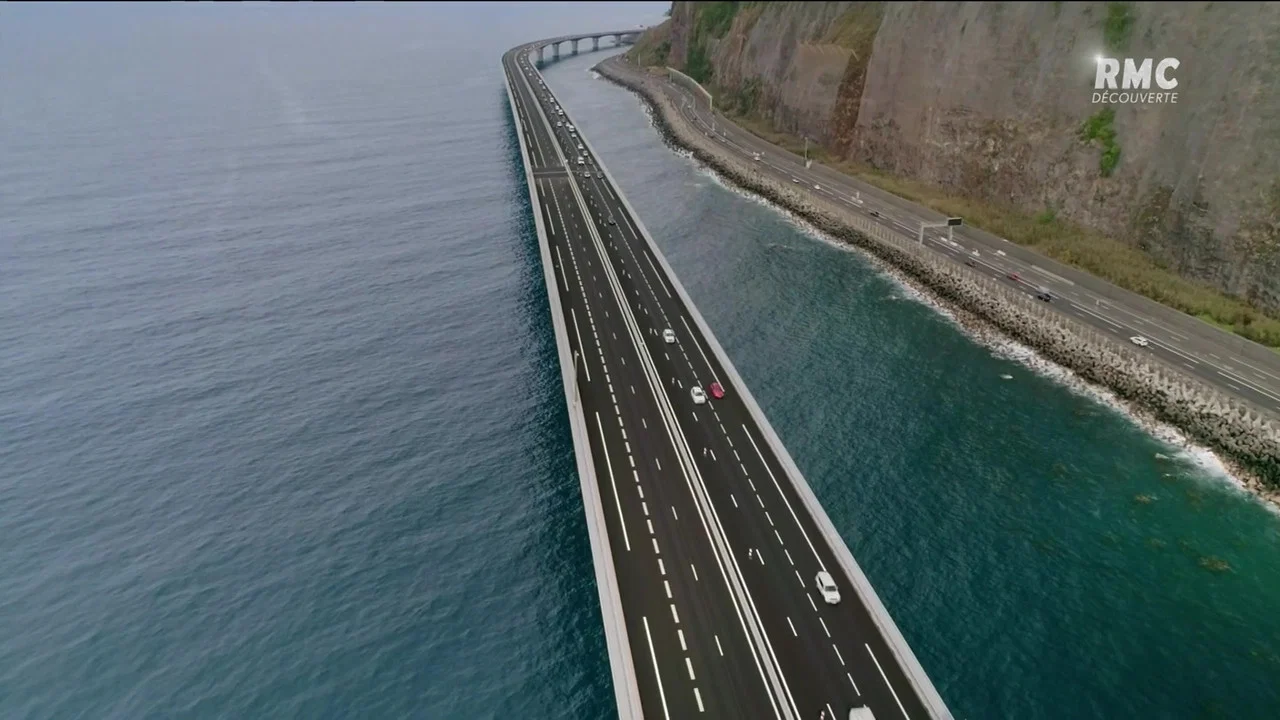 &Icirc;le de la R&eacute;union - L'incroyable route qui d&eacute;fie l'Oc&eacute;an - 剧照
