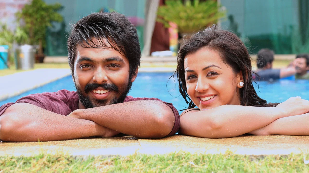 டார்லிங் - 剧照