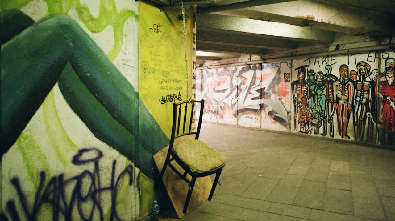 What they sit on in Tbilisi - 剧照