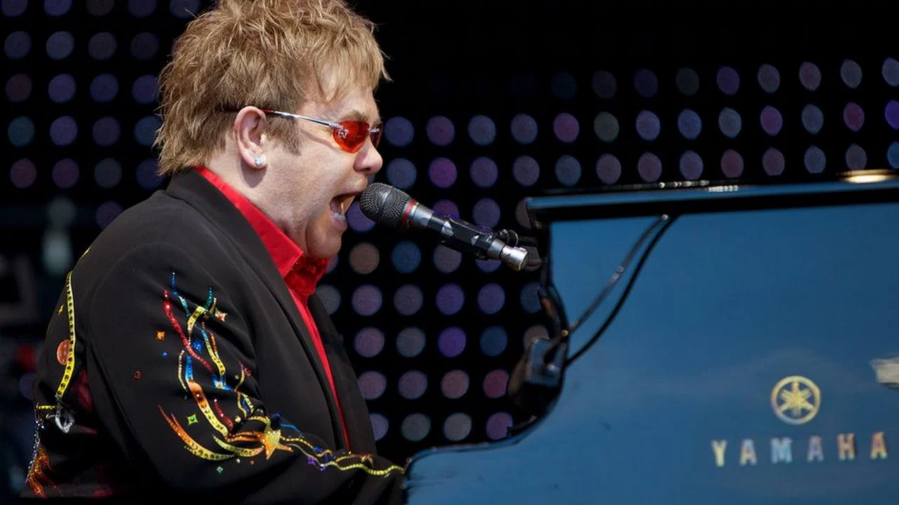 Elton John: A Singular Man - 剧照