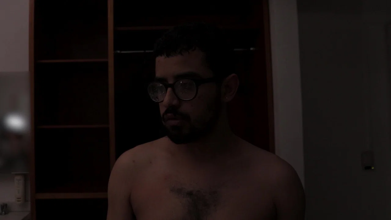 Tem Algu&eacute;m em Casa? - 剧照