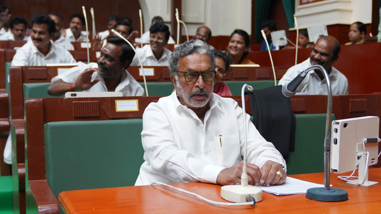 கராத்தே பாபு - 剧照