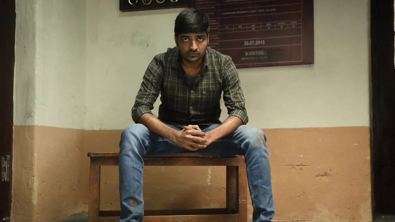 சட்டம் என் கையில் - 剧照