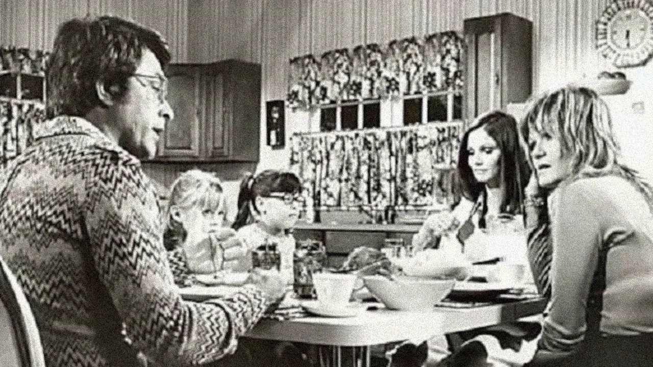 The Couple Takes a Wife - 剧照