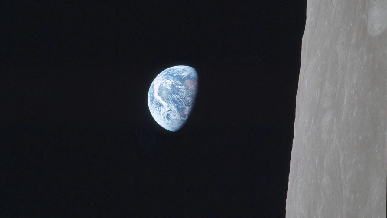 First to the Moon - 剧照