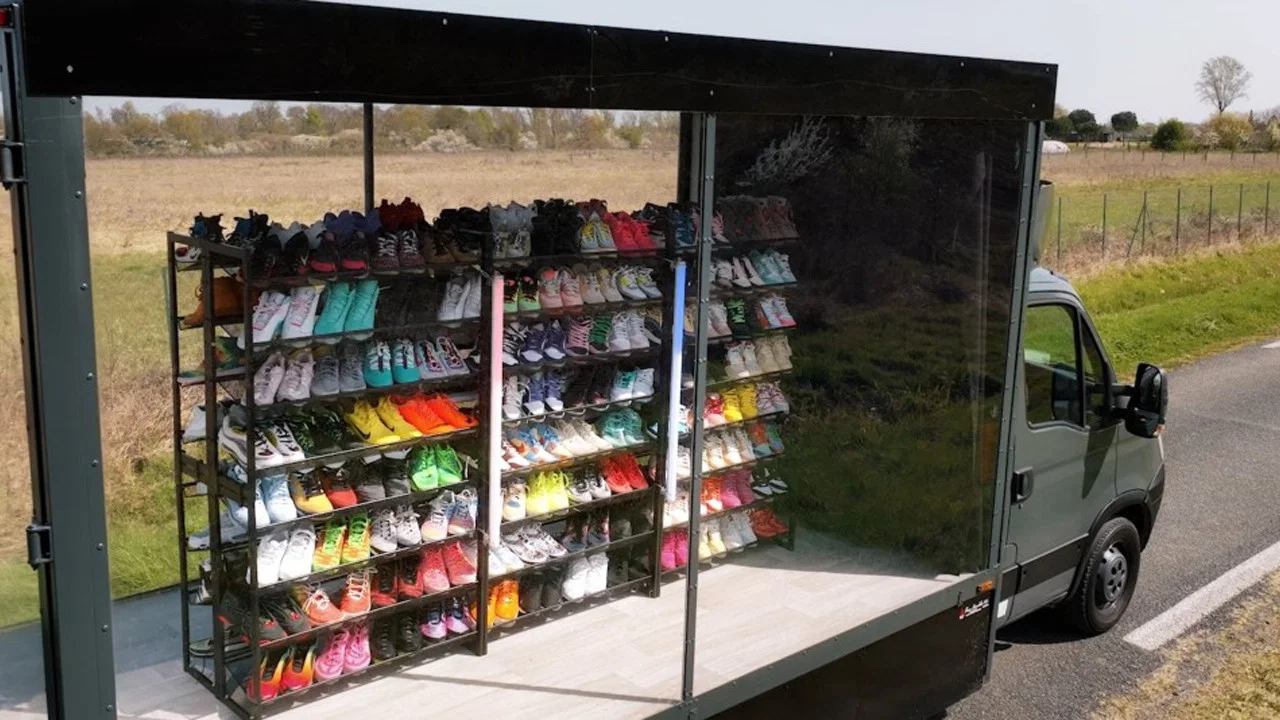 Sneakers - 剧照