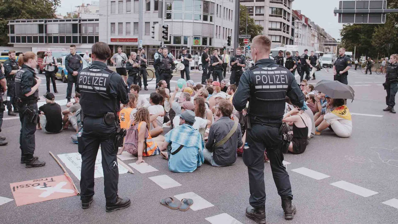 BE WILD - DIE NORMALIT&Auml;T IST RADIKAL - 剧照