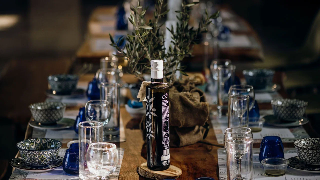 Messiniako Organic Extra-Virgin Olive Oil from Kalamata, Messinia, Greece (Food Insider) - 剧照
