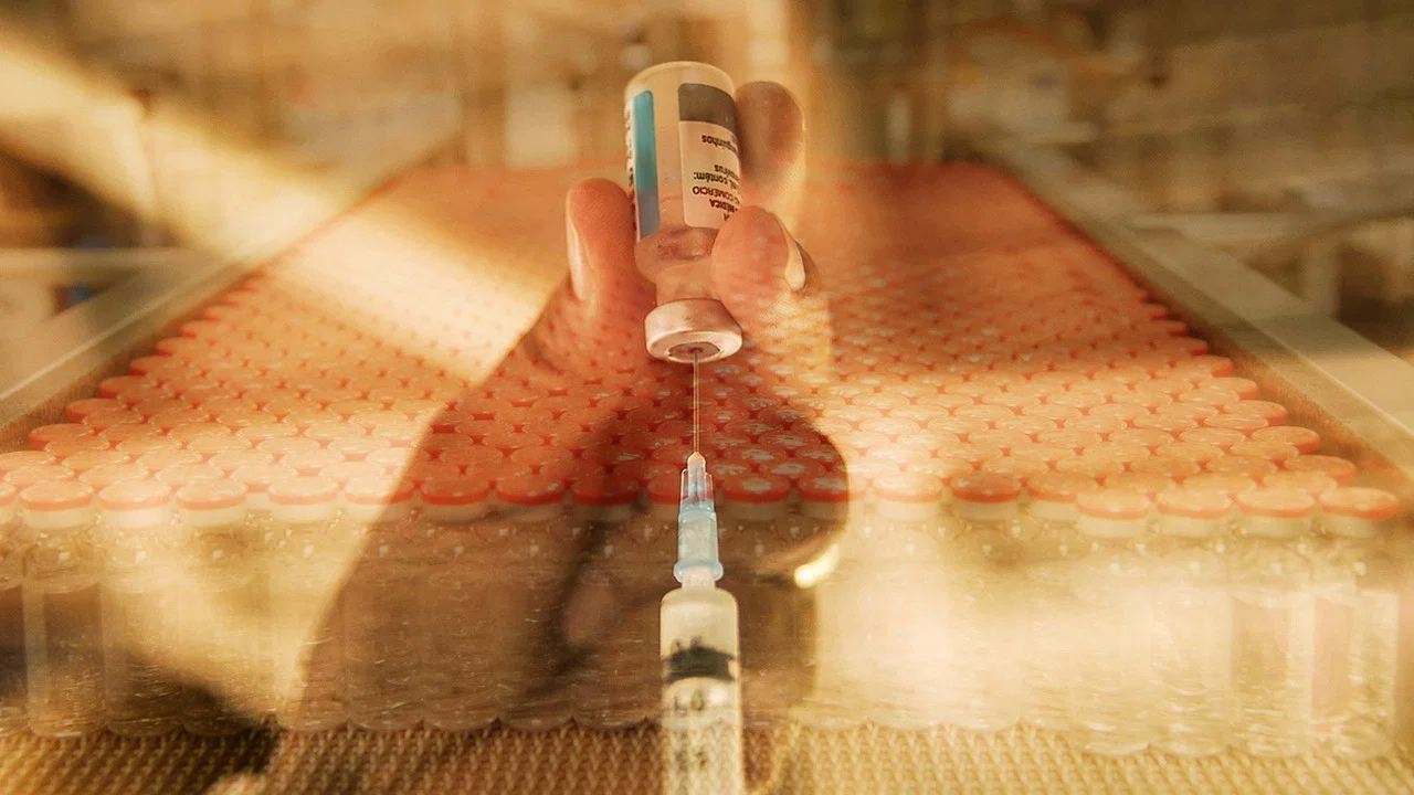 AstraZeneca: A Vaccine for the World? - 剧照