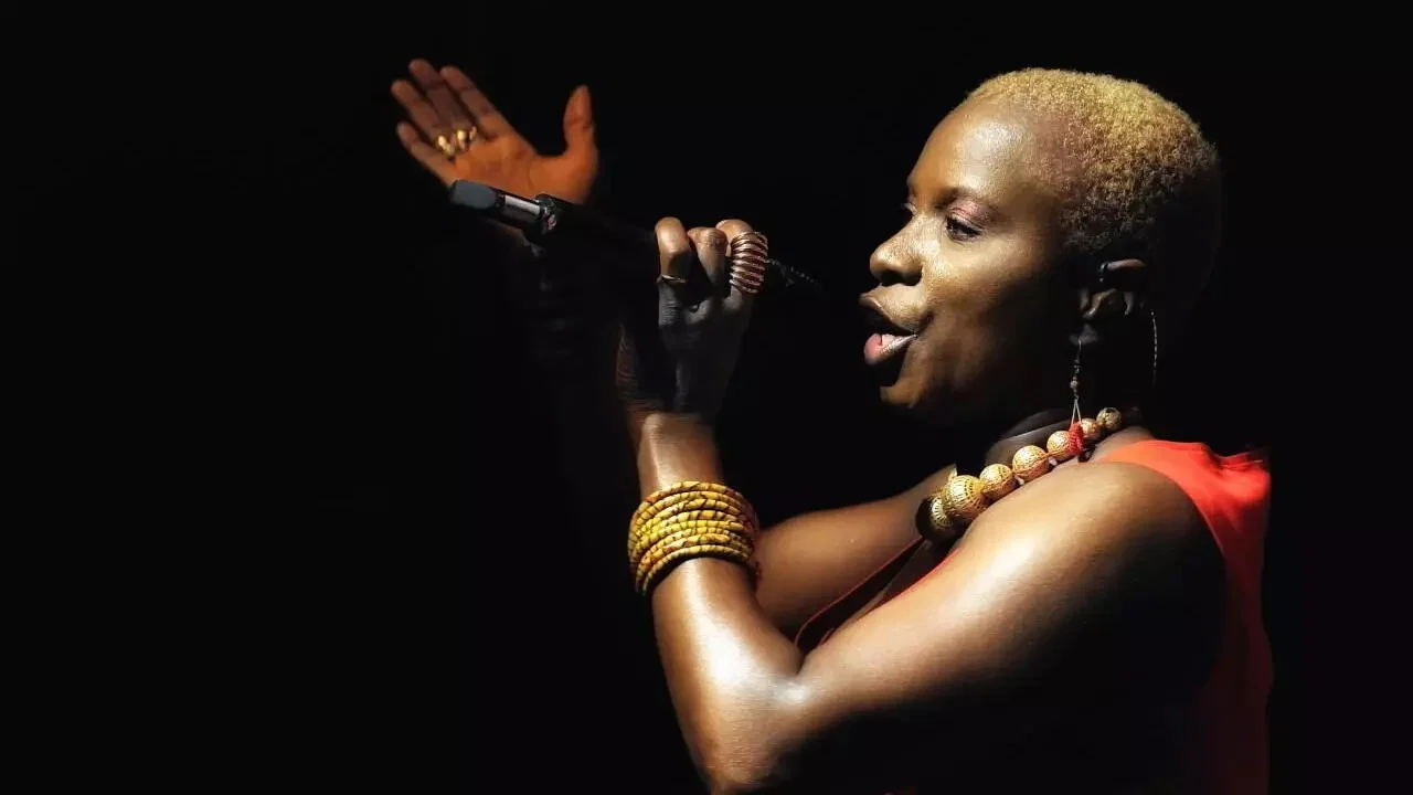 Ang&eacute;lique Kidjo aux Concerts Volants - 剧照