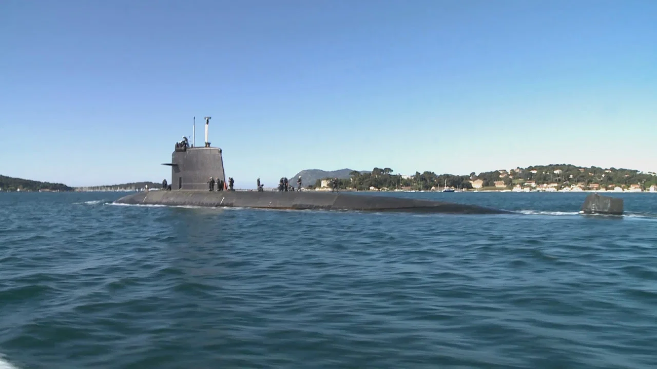 Sous-marins, fleurons de la marine fran&ccedil;aise - 剧照