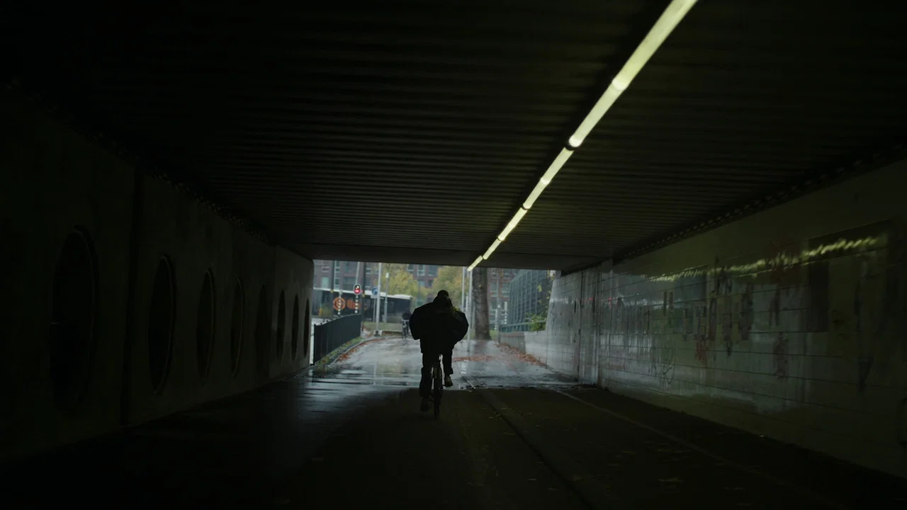 Molt lluny - 剧照