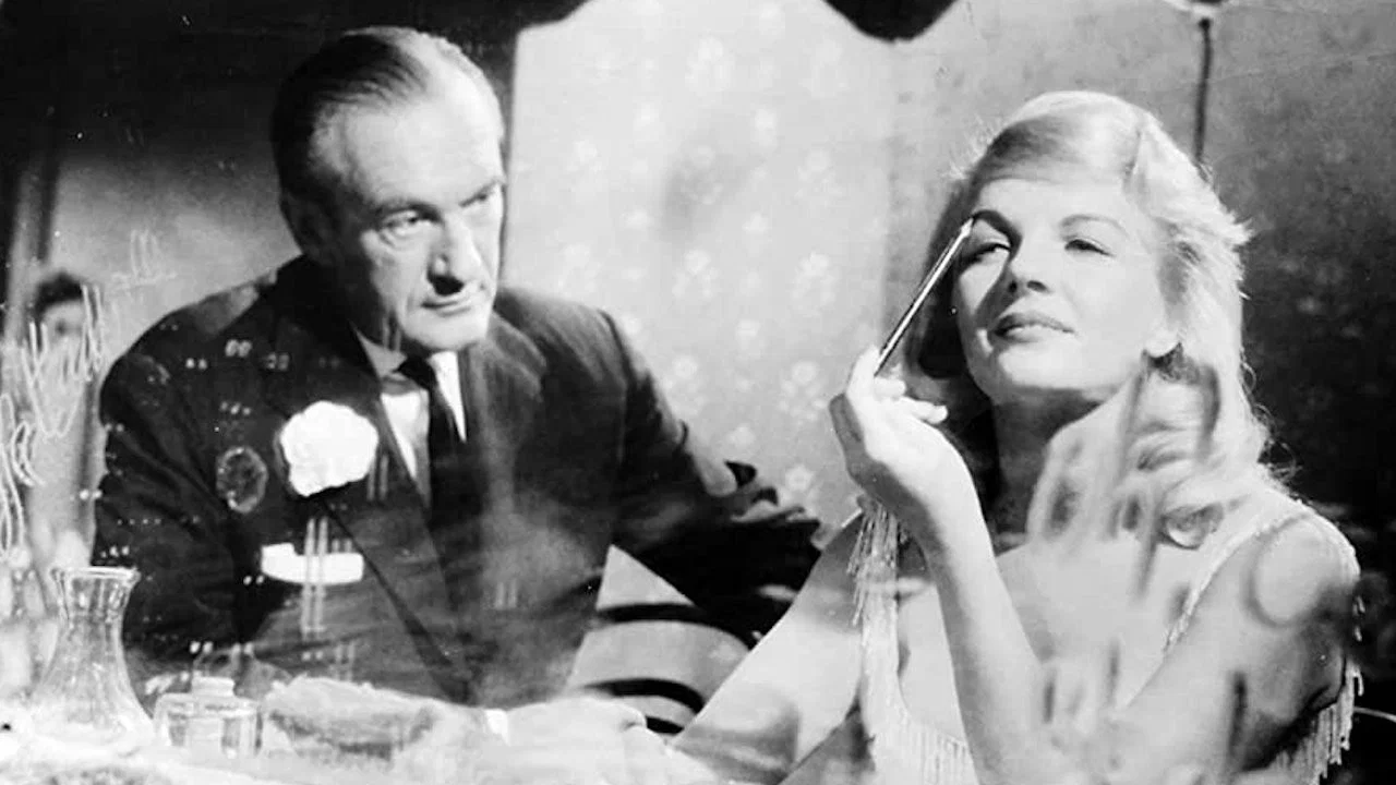 Bluebeard's 10 Honeymoons - 剧照