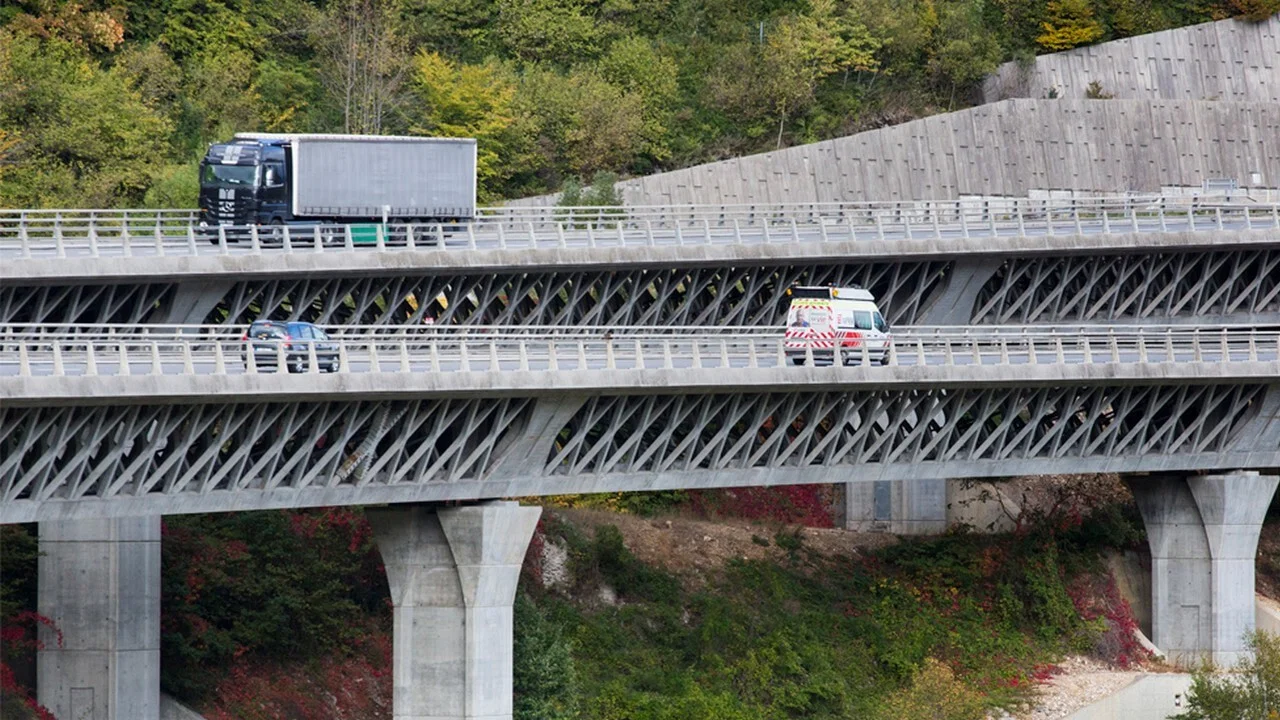 L'A40, l'autoroute des titans - 剧照