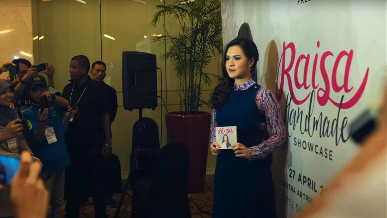 Harta Tahta Raisa - 剧照