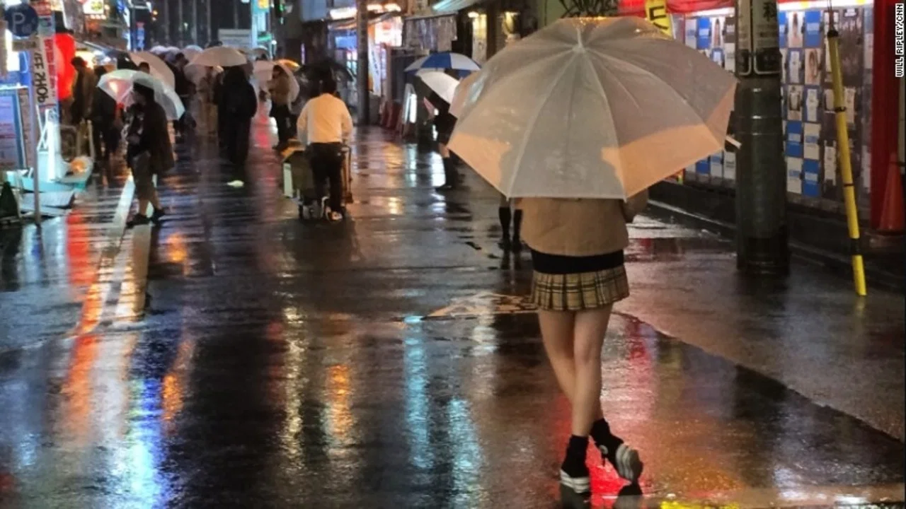 日本待售女学生 - 剧照