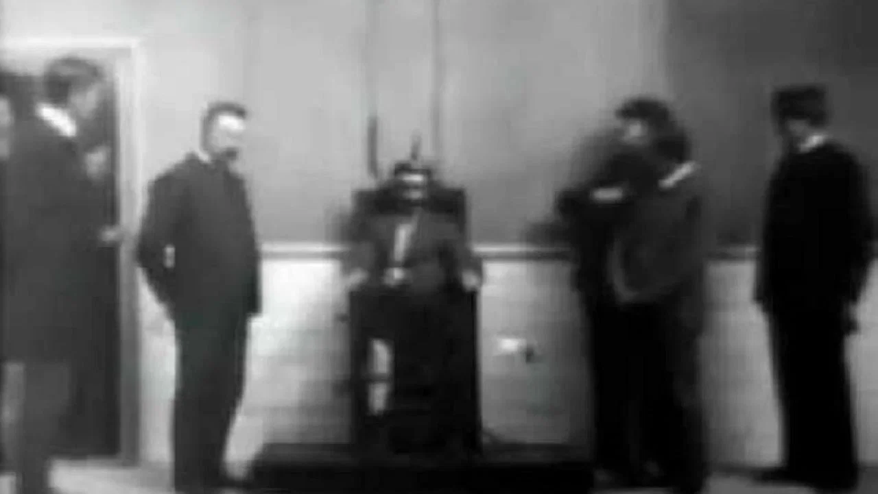 Execution of Czolgosz with Panorama of Auburn Prison - 剧照