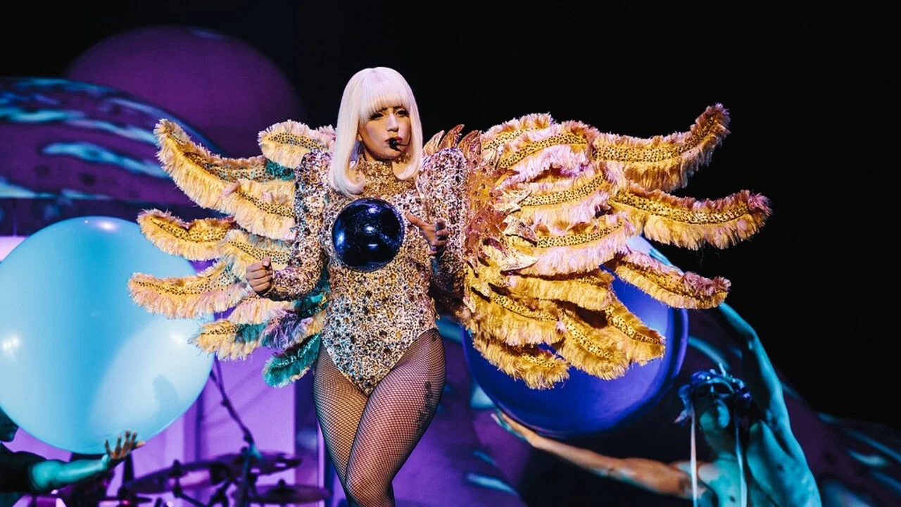 Lady Gaga：艺术流行巡回演唱会巴黎站 - 剧照