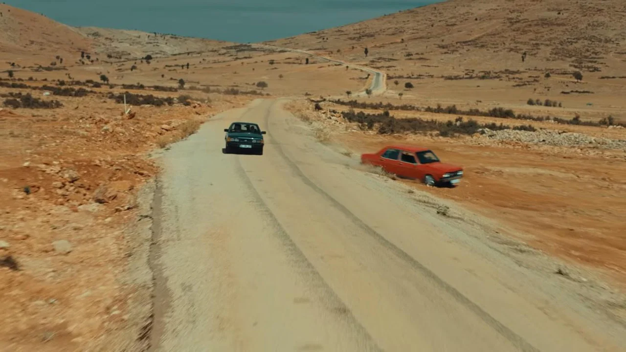 Kafalar Karışık - 剧照