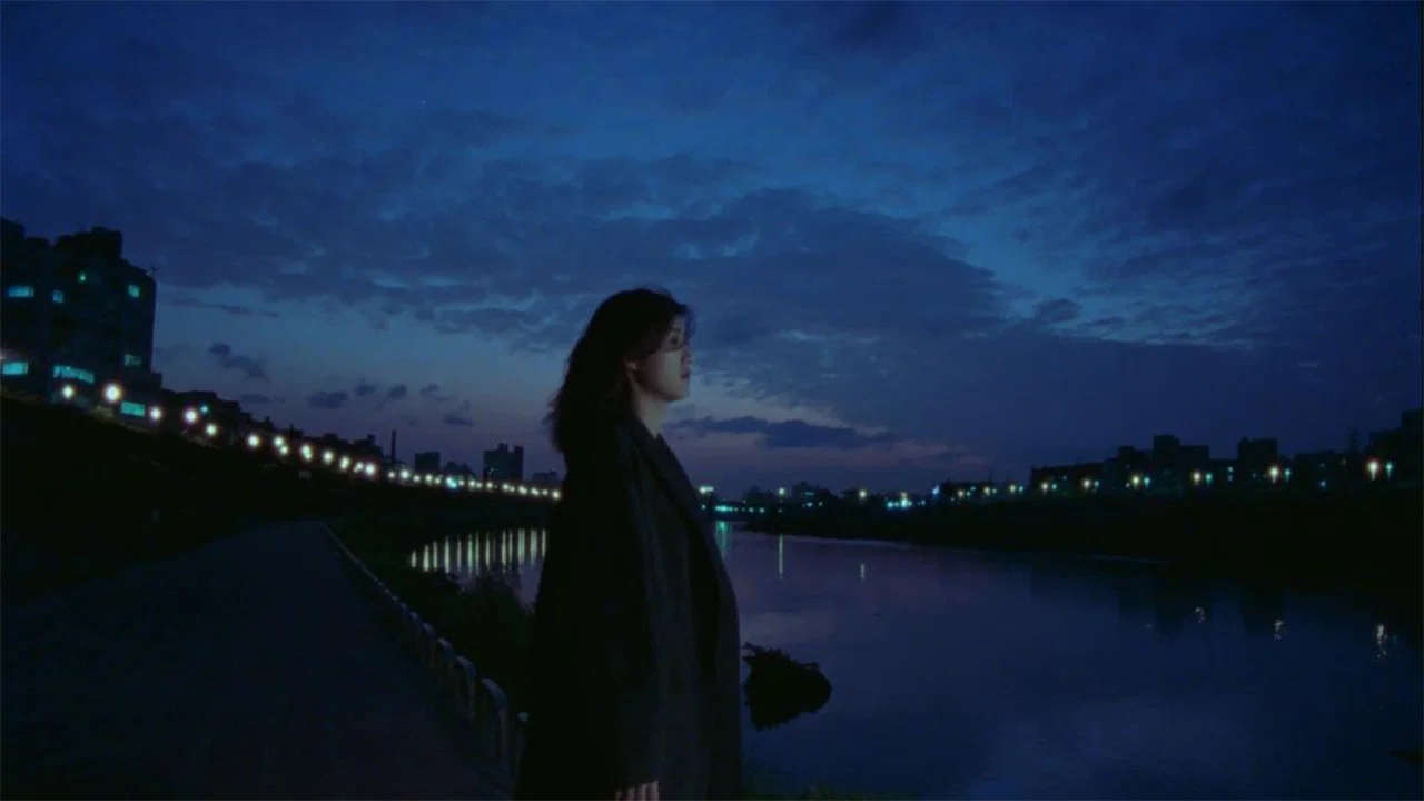 蓝月 - 剧照