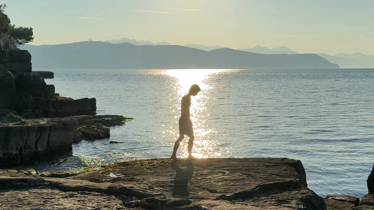 Summer on a solitary beach - 剧照