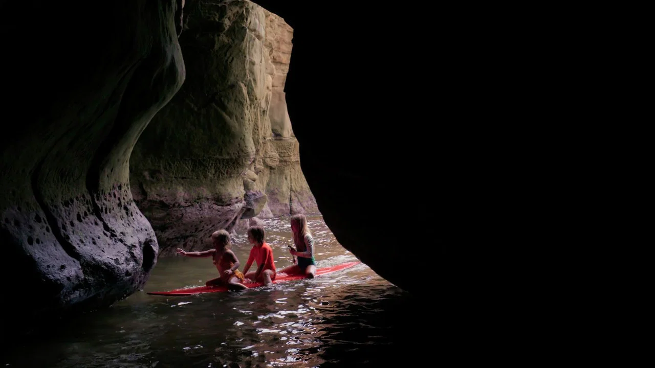 The Island of Lost Girls - 剧照