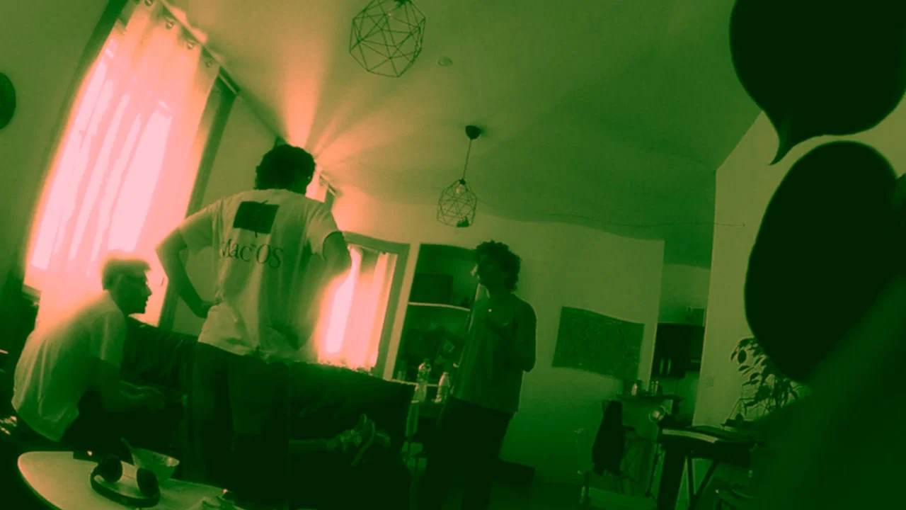 Bzzzzz - 剧照