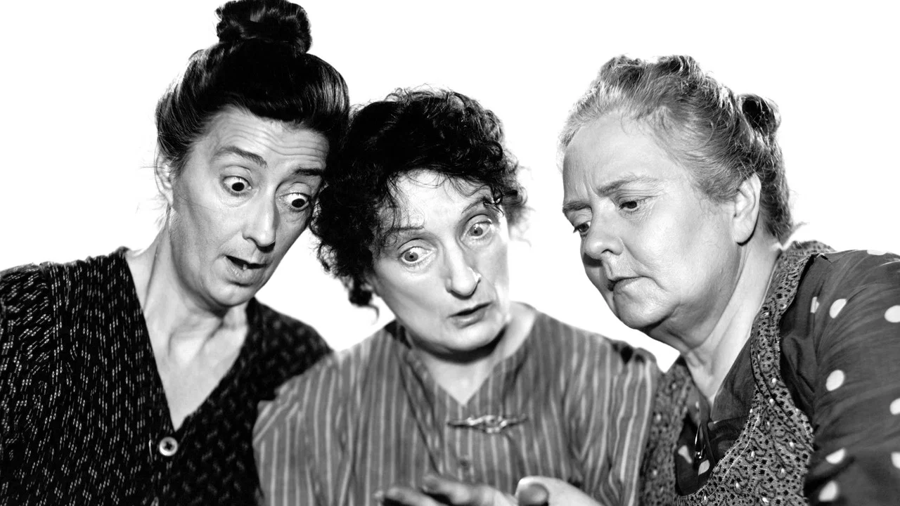 Three Girls About Town - 剧照