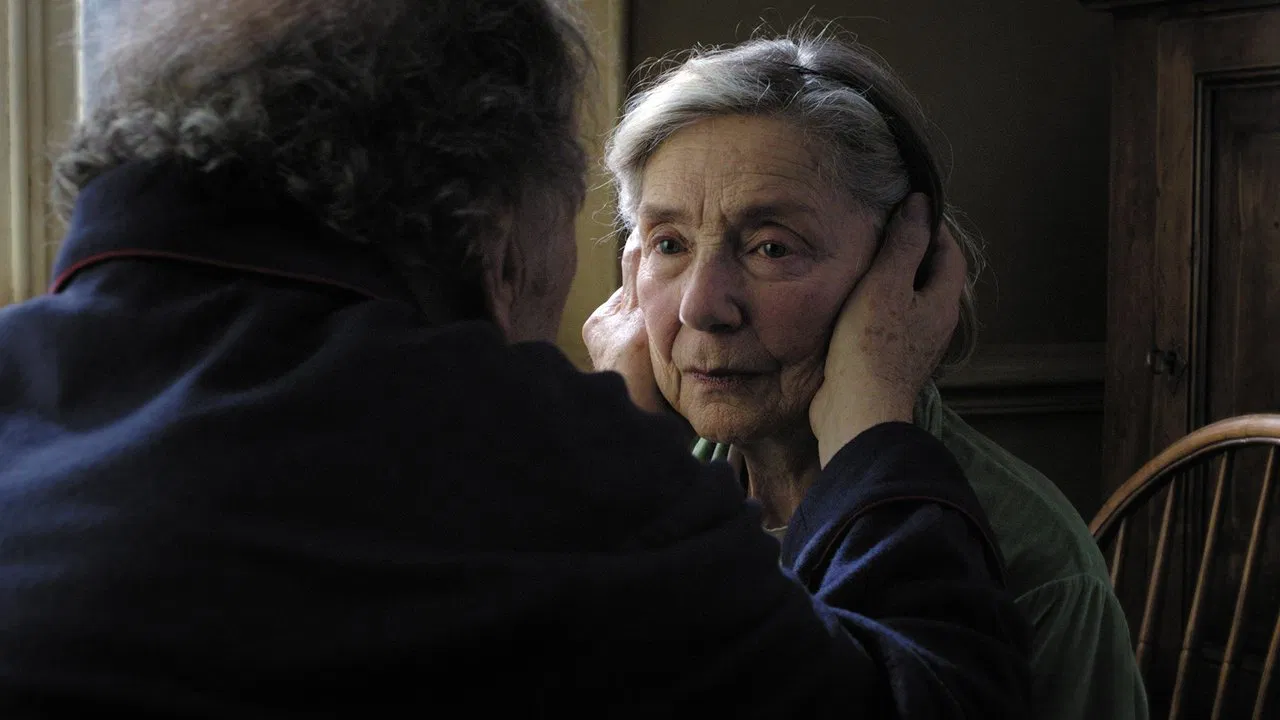 爱 - 剧照