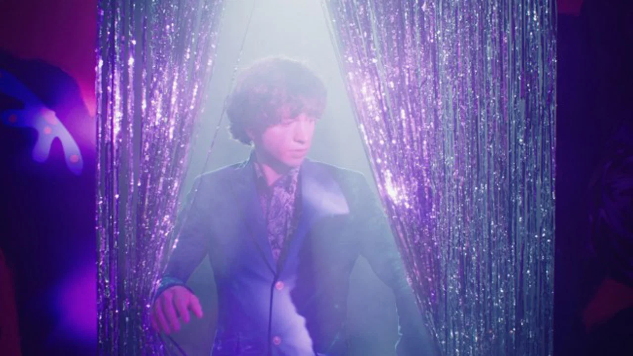 Hi-Glow Retro - 剧照