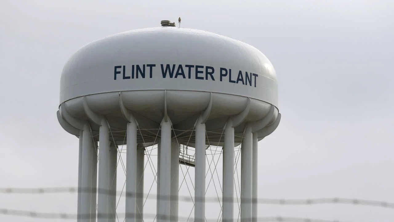 Flint - 剧照