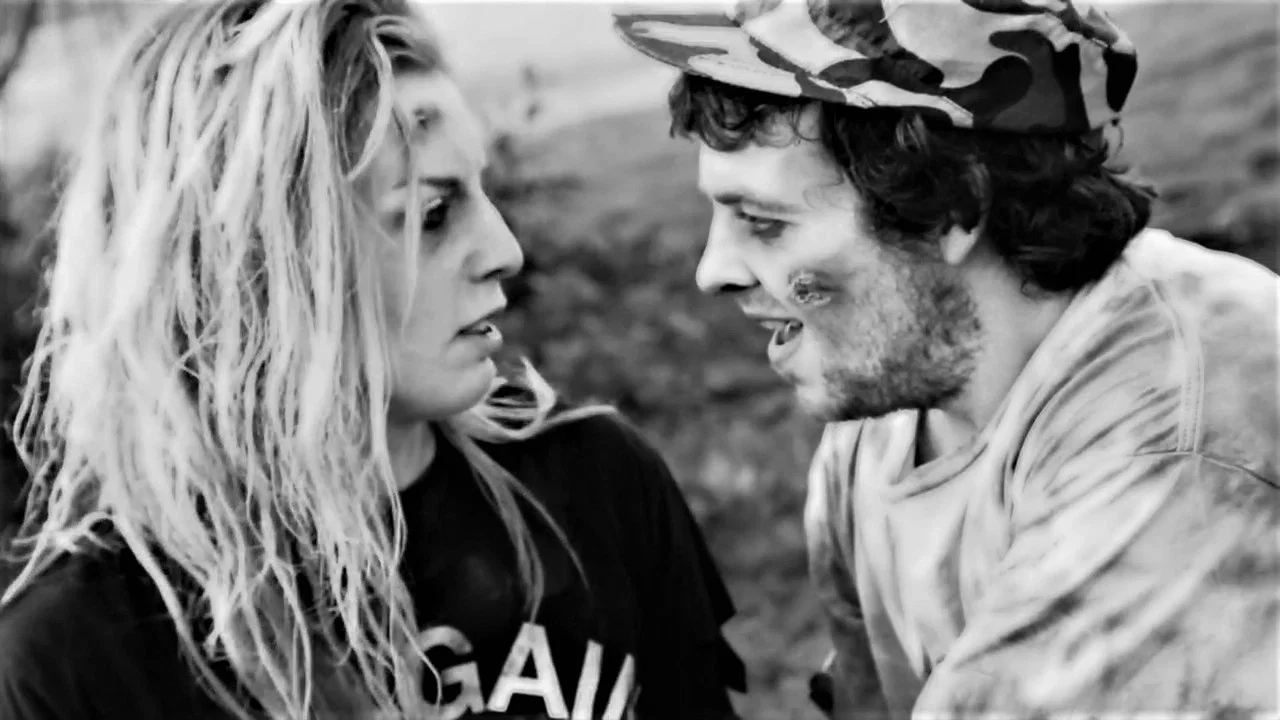 Tom and His Zombie Wife - 剧照