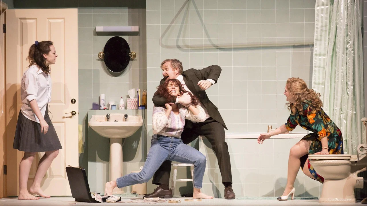 National Theatre Live : A Small Family Business - 剧照