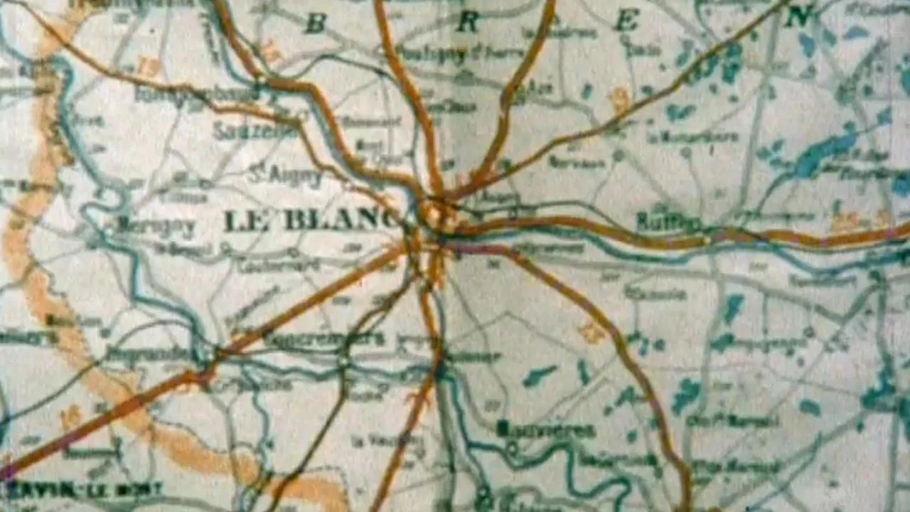 Jeune femme &agrave; sa fen&ecirc;tre lisant une lettre - 剧照