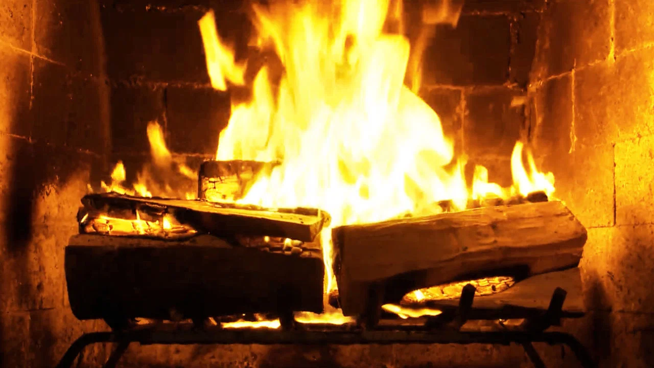 Fireplace for Your Home Crackling Birchwood - 剧照