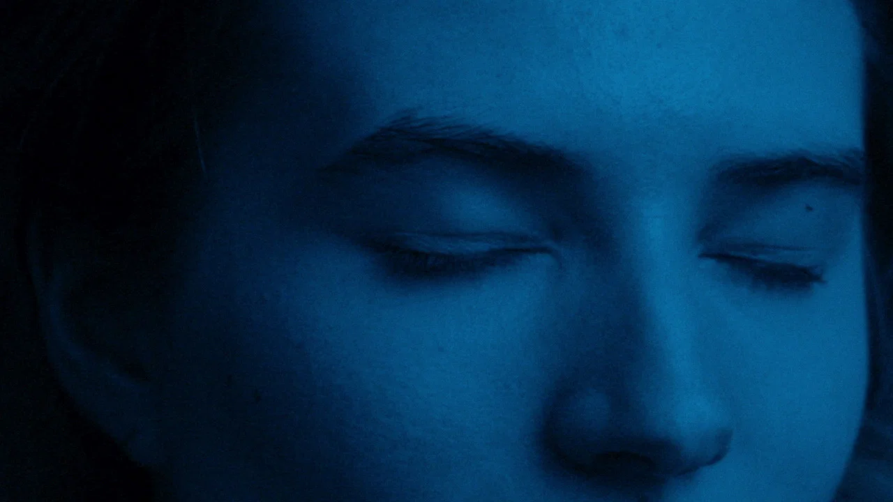 A Woman Wide Asleep - 剧照