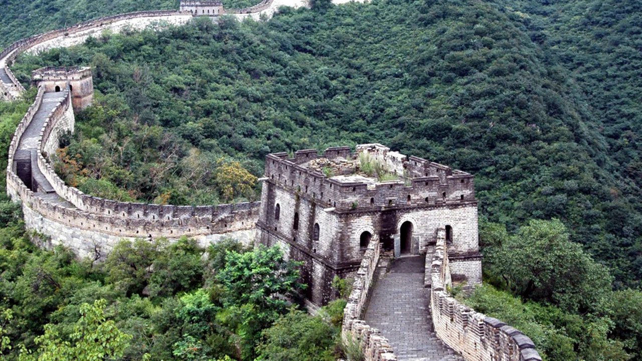 Flying the Great Wall - 剧照
