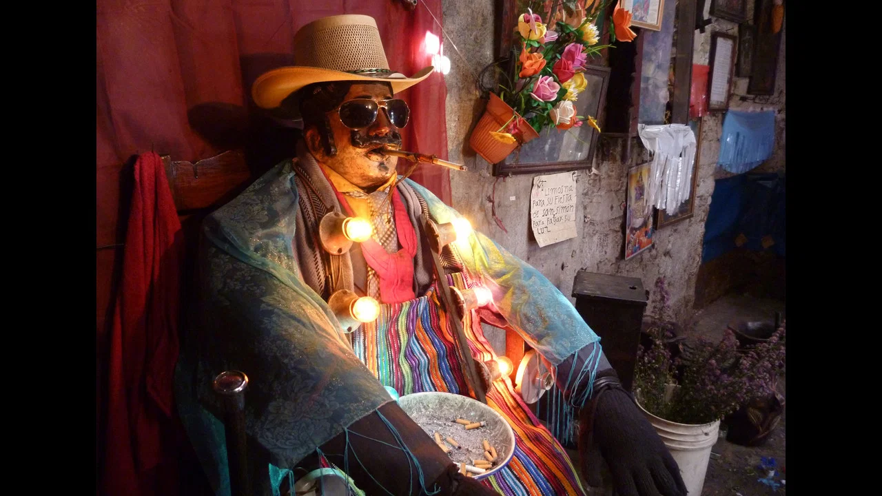 Maxim&oacute;n - santo o diablo - 剧照