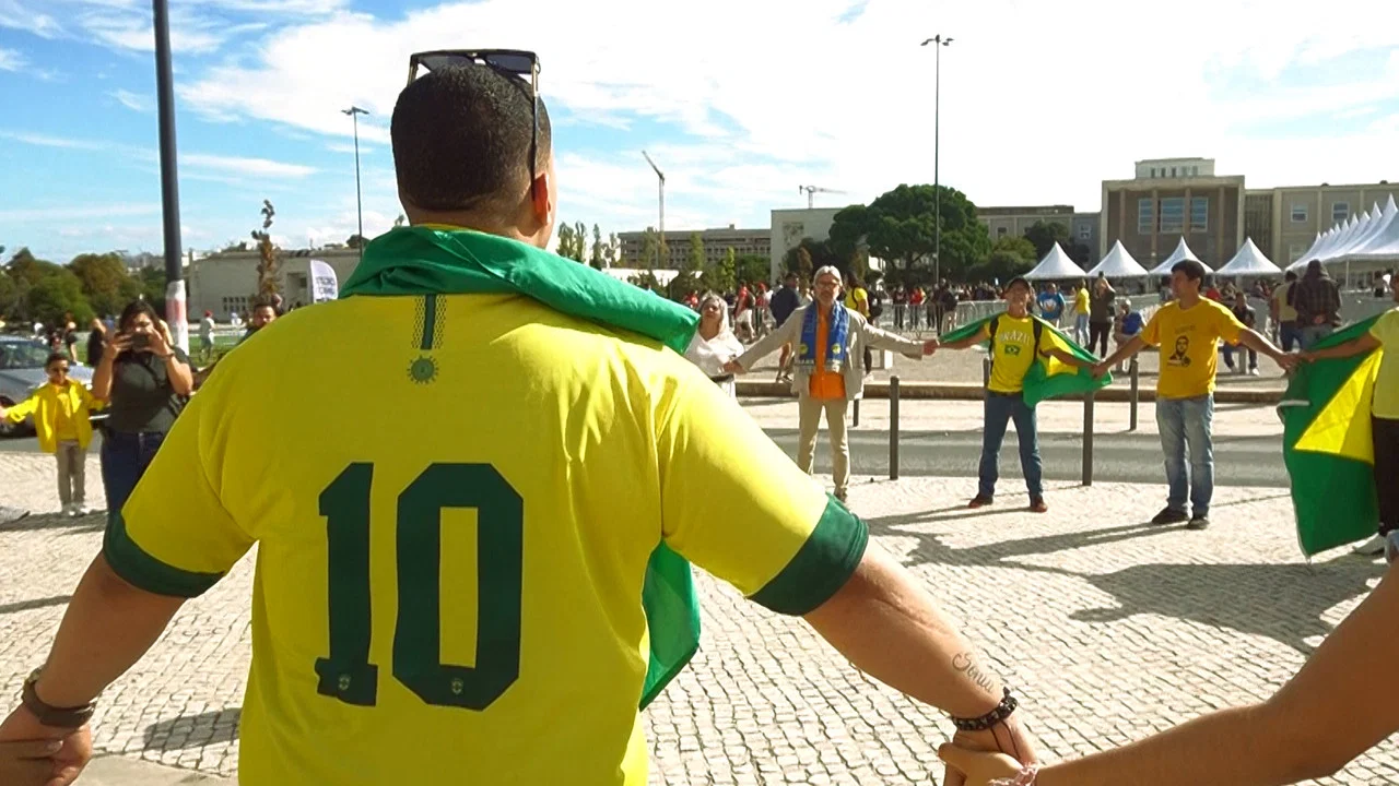 Dentro, fora do Brasil - 剧照