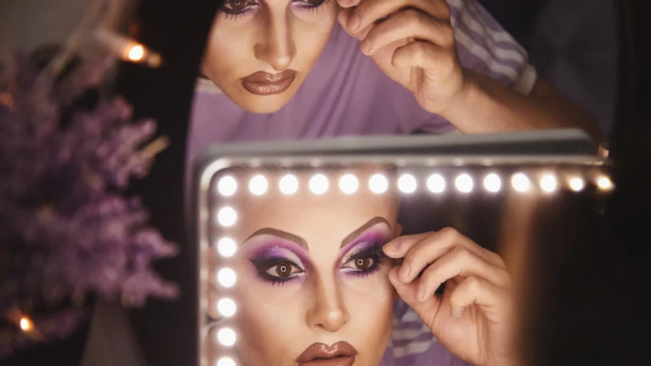 BEAT. Contour. Snatched. How Drag Queens Shaped the Biggest Makeup Trends - 剧照