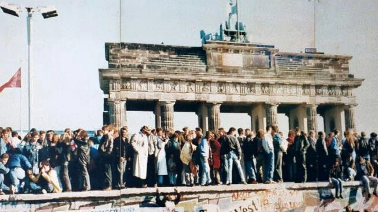 After the Wall: A World United - 剧照